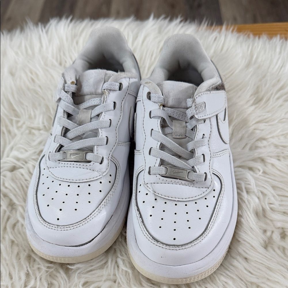 Nike White Leather Sneakers Size 1Y